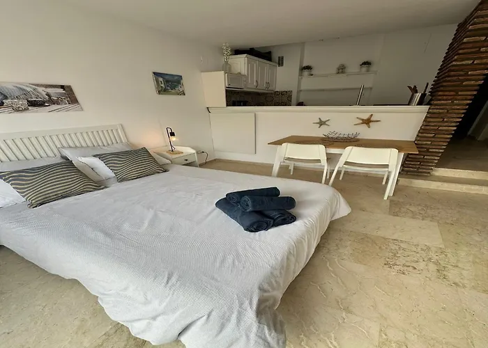 In Near Sandy * Εστεπόνα